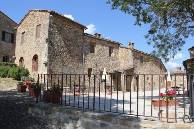 Agriturismo Il Torrione Lecchi Kültér fotó